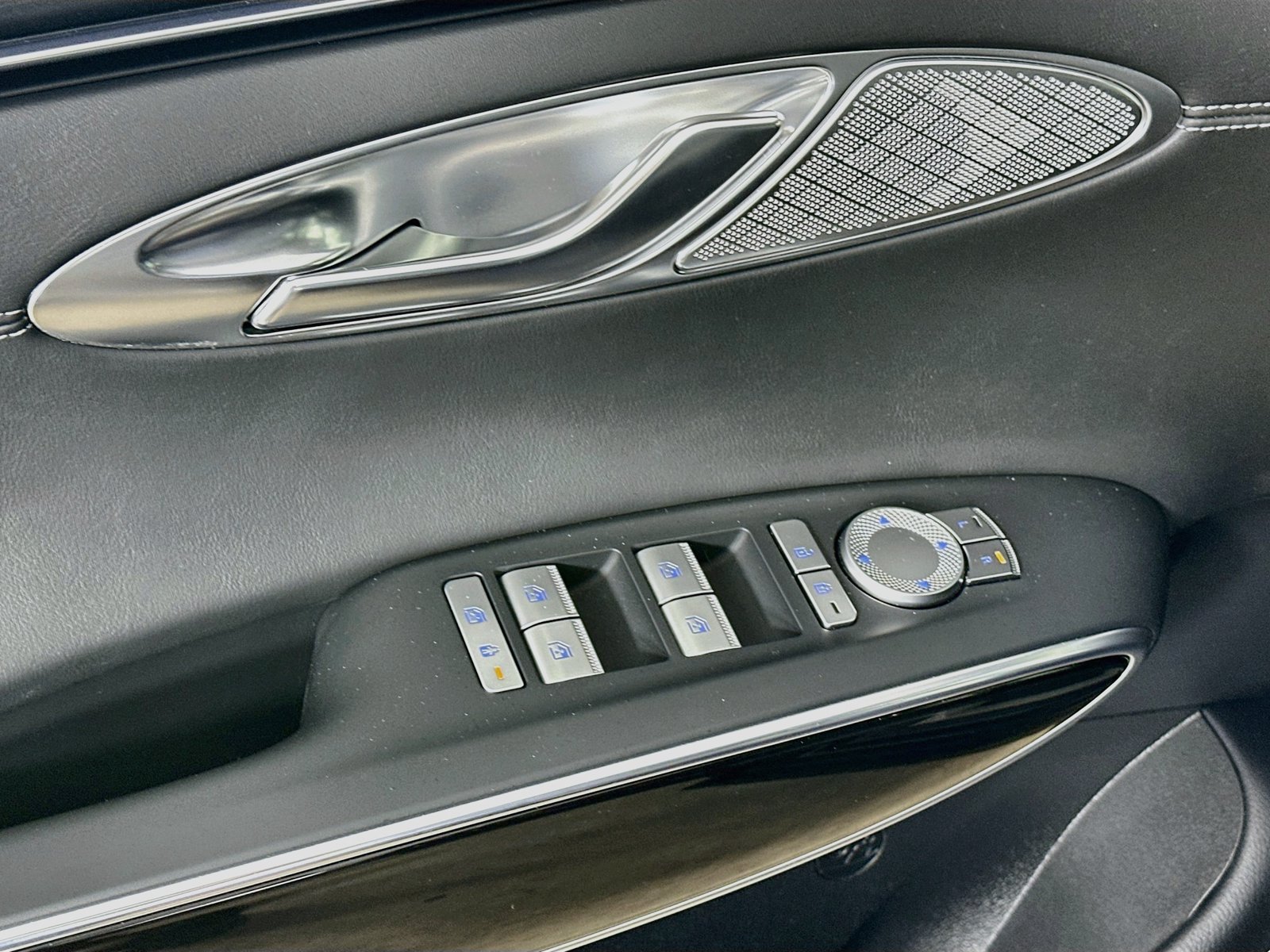 Used 2024 Genesis GV70 2.5T AWD/4WD image 17