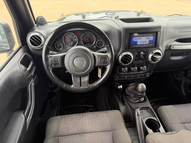 Used 2011 Jeep Wrangler Unlimited Sahara w/ Connectivity Group AWD/4WD image 9