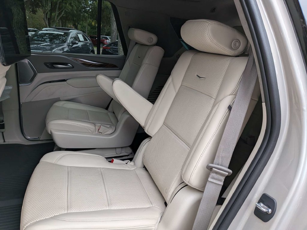 Certified 2023 Cadillac Escalade Premium Luxury Platinum w/ LPO, Radiant Package AWD/4WD image 16