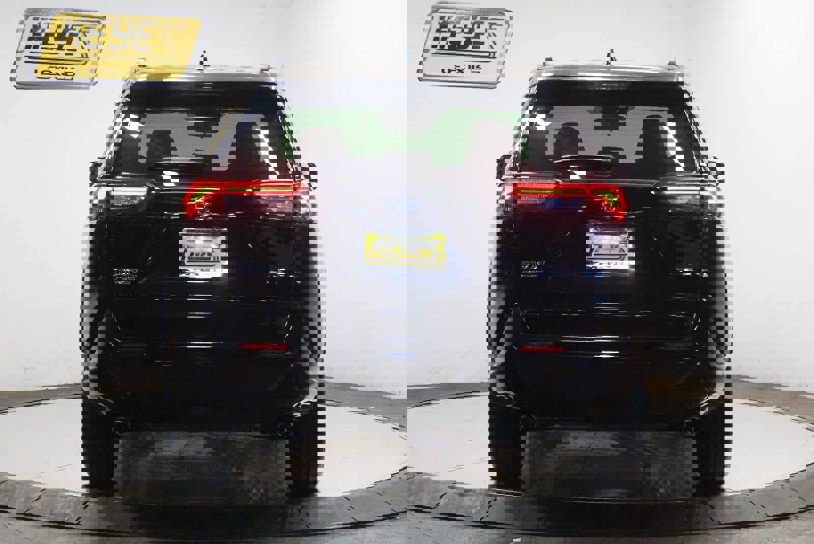 Used 2024 Toyota RAV4 SE image 3