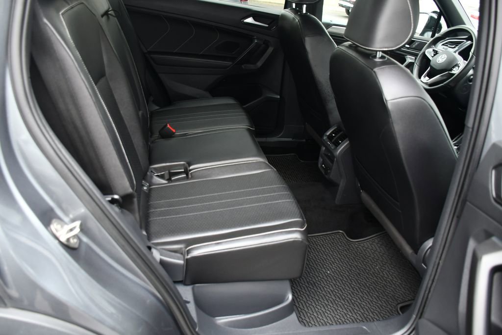 Used 2022 Volkswagen Tiguan SE R-Line AWD/4WD image 30