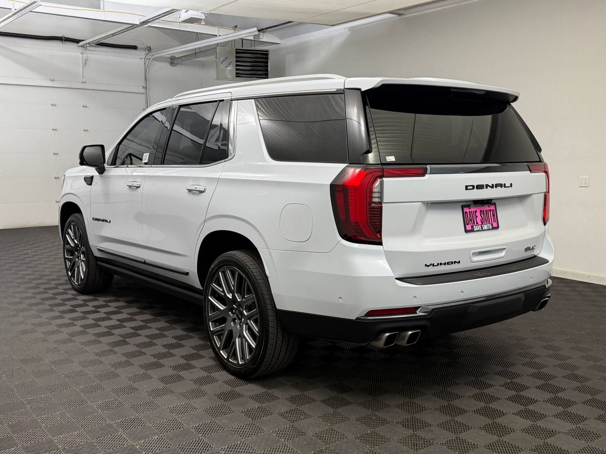 Used 2026 GMC Yukon Denali Ultimate w/ LPO, Illumination Package AWD/4WD image 3