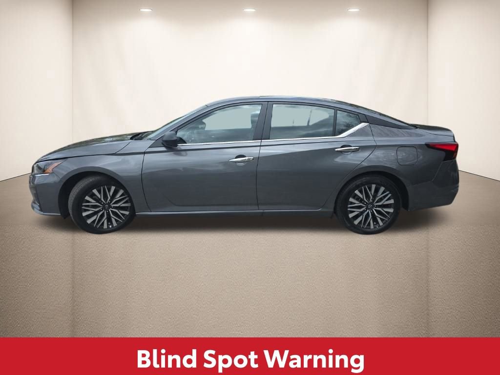 Used 2025 Nissan Altima 2.5 SV image 9