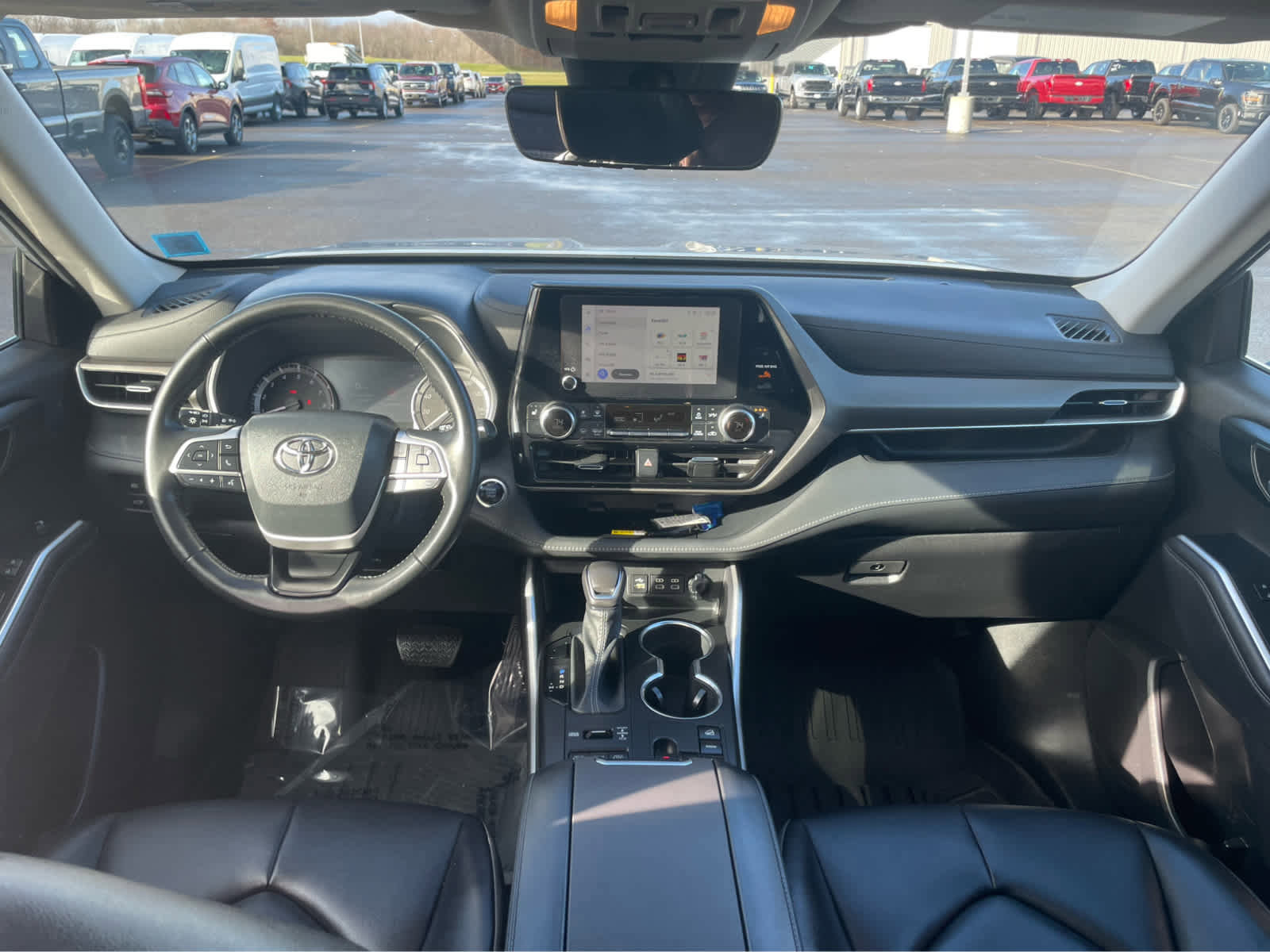 Used 2023 Toyota Highlander XLE image 16