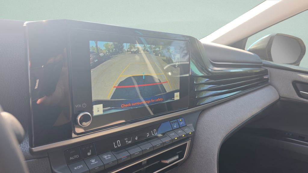 Used 2025 Toyota Camry Hybrid FWD image 17