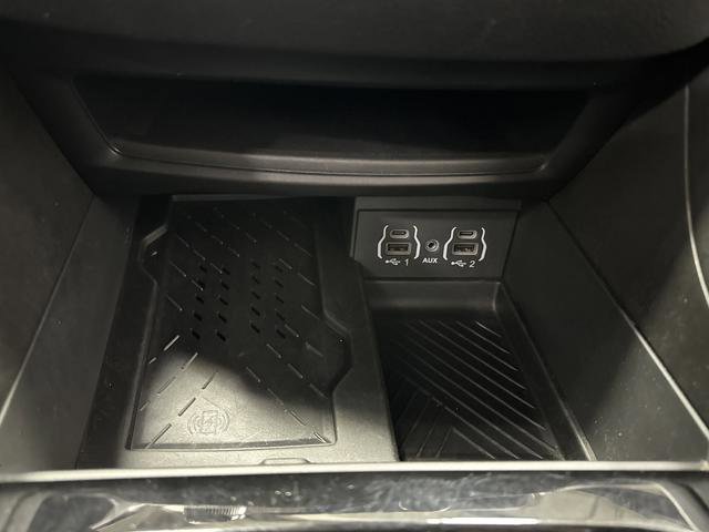 Certified 2025 Chrysler Pacifica Limited image 24