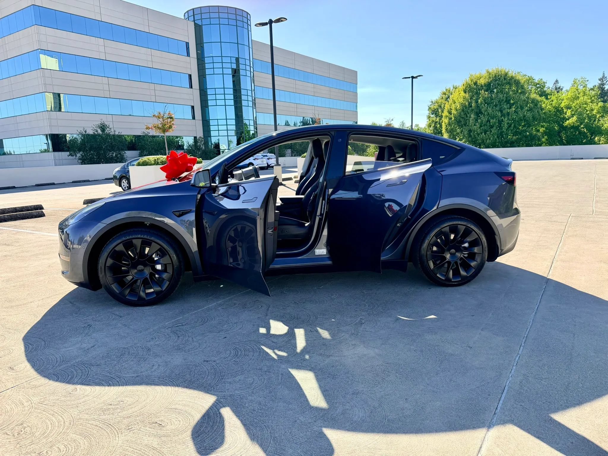 Used 2022 Tesla Model Y Long Range AWD/4WD image 39
