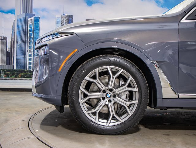 Used 2025 BMW X7 xDrive40i w/ Premium Package image 7