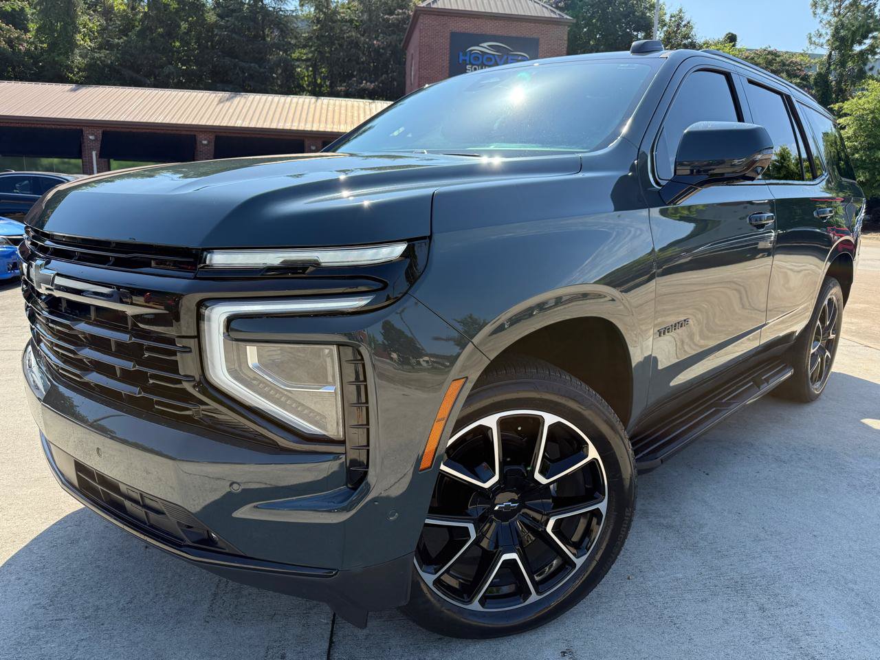 Used 2025 Chevrolet Tahoe RST w/ Comfort Package AWD/4WD image 2