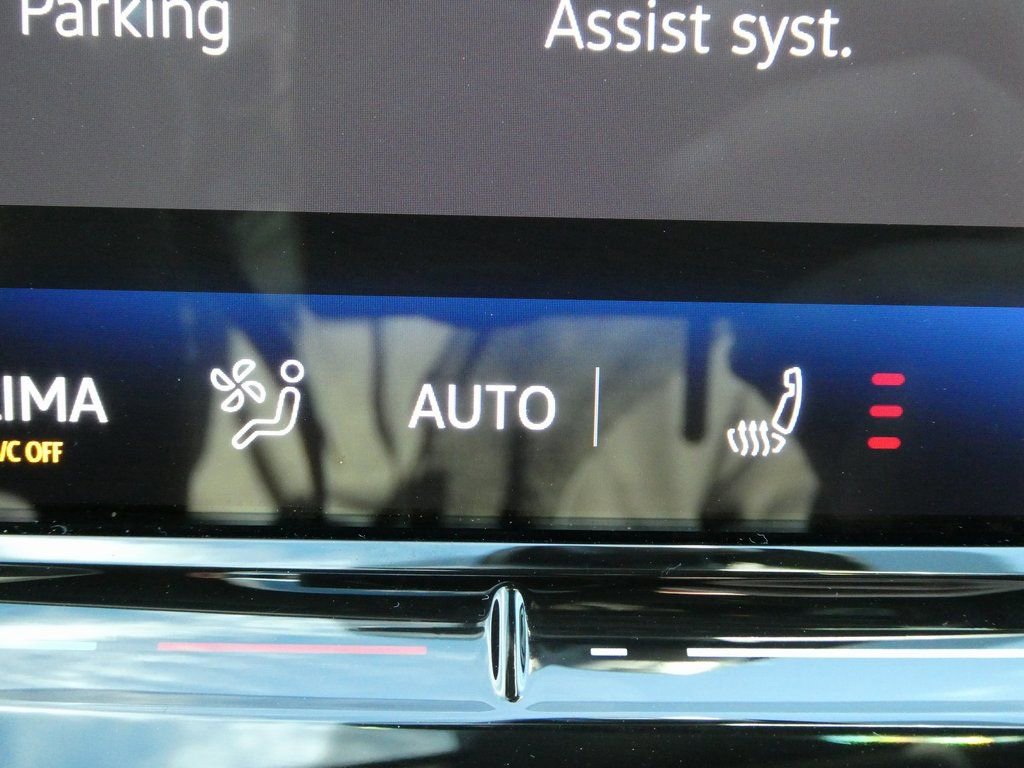 Used 2025 Volkswagen Golf w/ Euro Style Package image 29