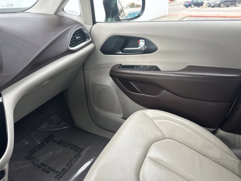 Used 2020 Chrysler Pacifica Touring-L Plus FWD image 52