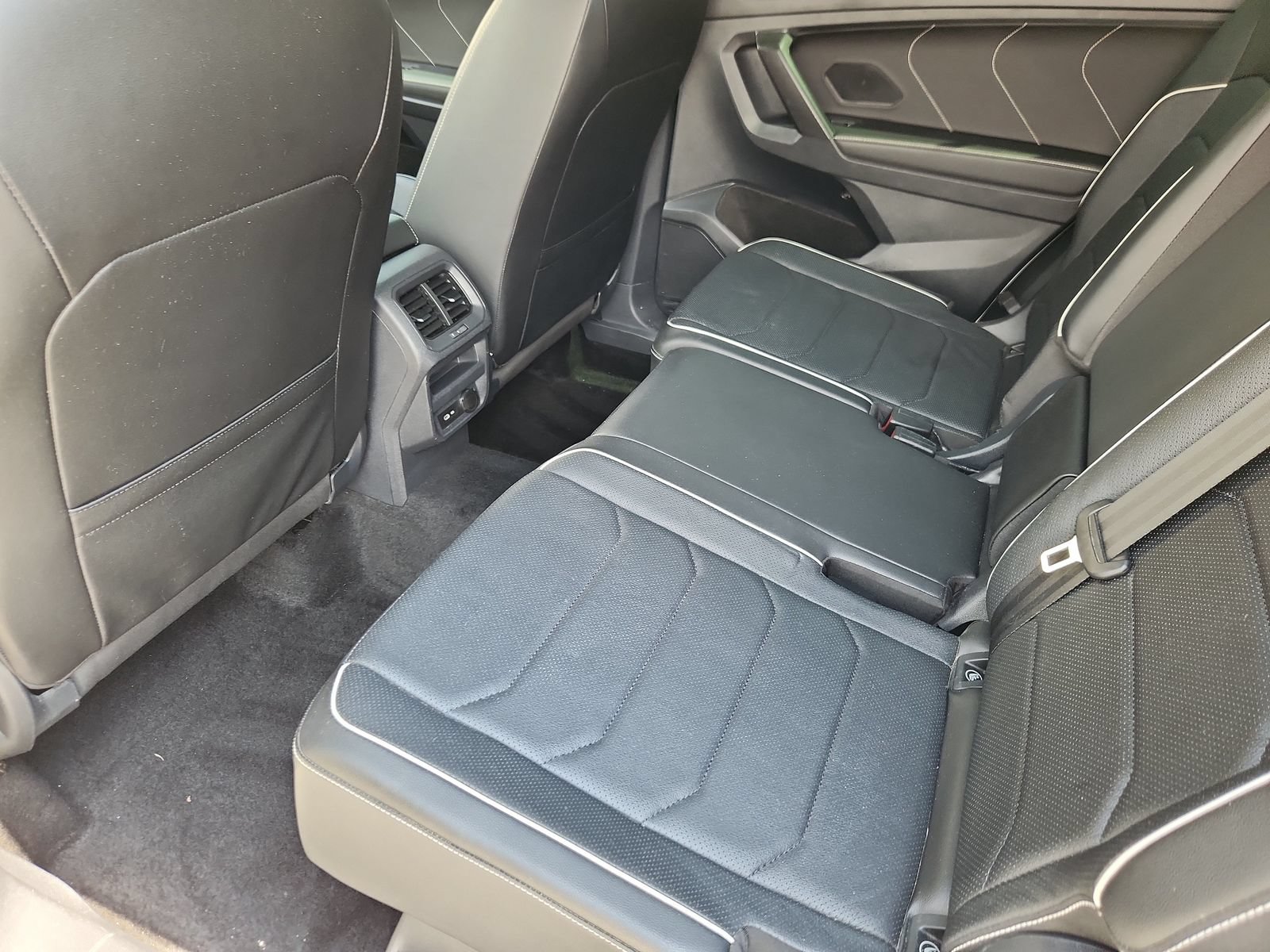 Used 2023 Volkswagen Tiguan SEL R-Line AWD/4WD image 11