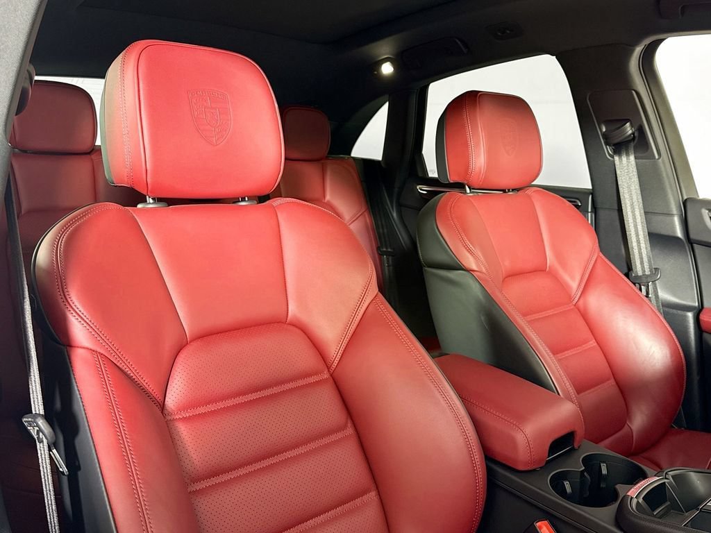Certified 2023 Porsche Macan Turbo AWD/4WD image 18
