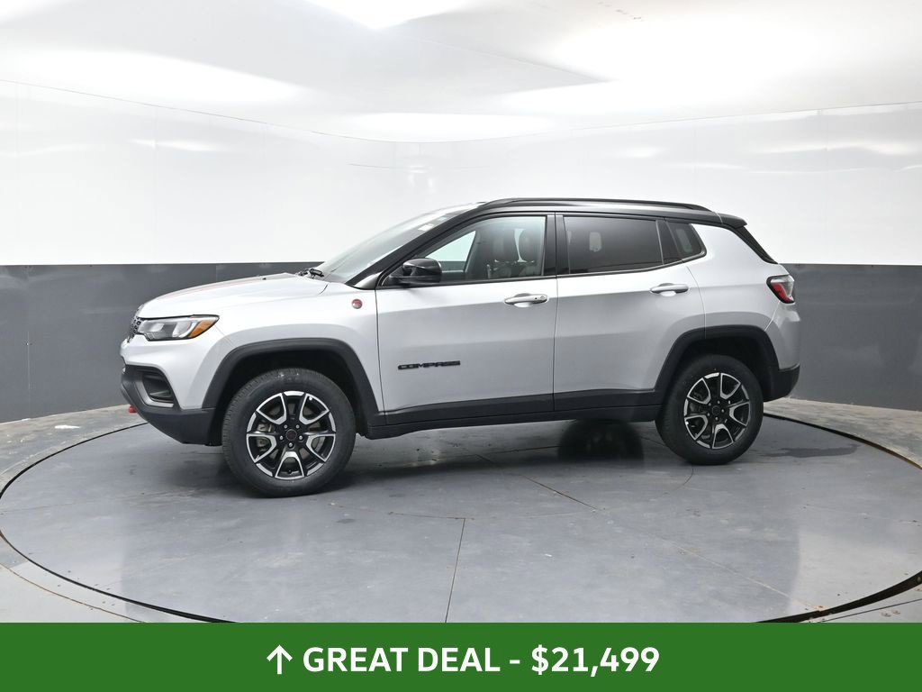 Used 2025 Jeep Compass Trailhawk AWD/4WD image 10