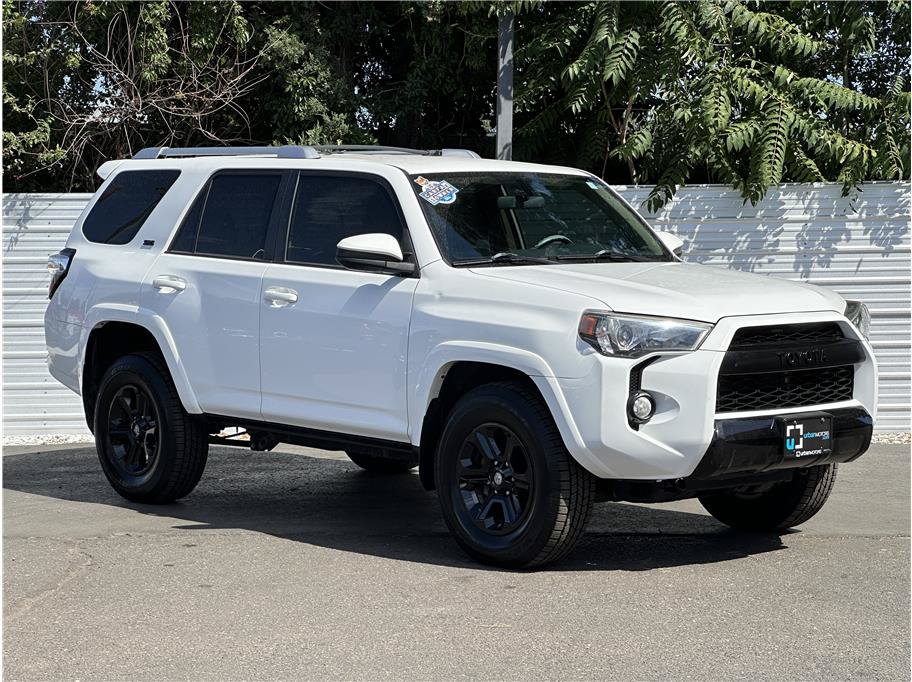 Used 2017 Toyota 4Runner SR5 AWD/4WD image 8