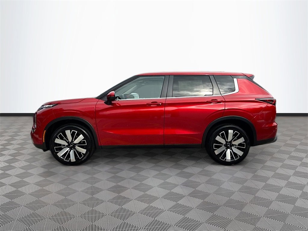 New 2025 Mitsubishi Outlander SE image 8