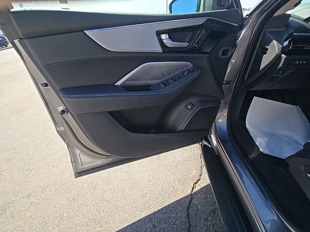 Used 2025 Acura MDX w/ Technology Package image 12