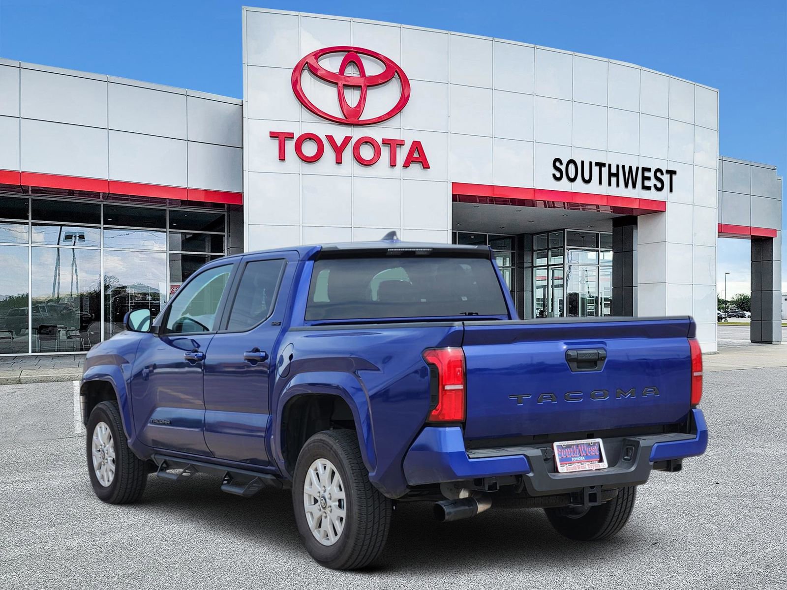 Used 2025 Toyota Tacoma SR5 image 4