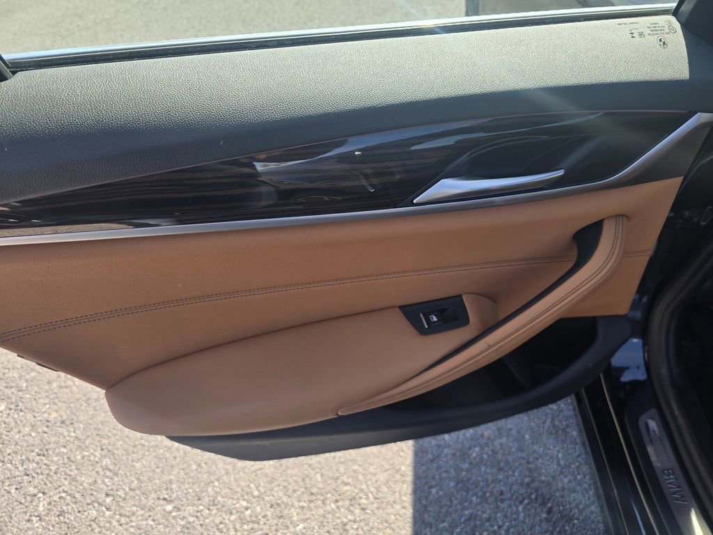 Used 2023 BMW 530i w/ Convenience Package image 14