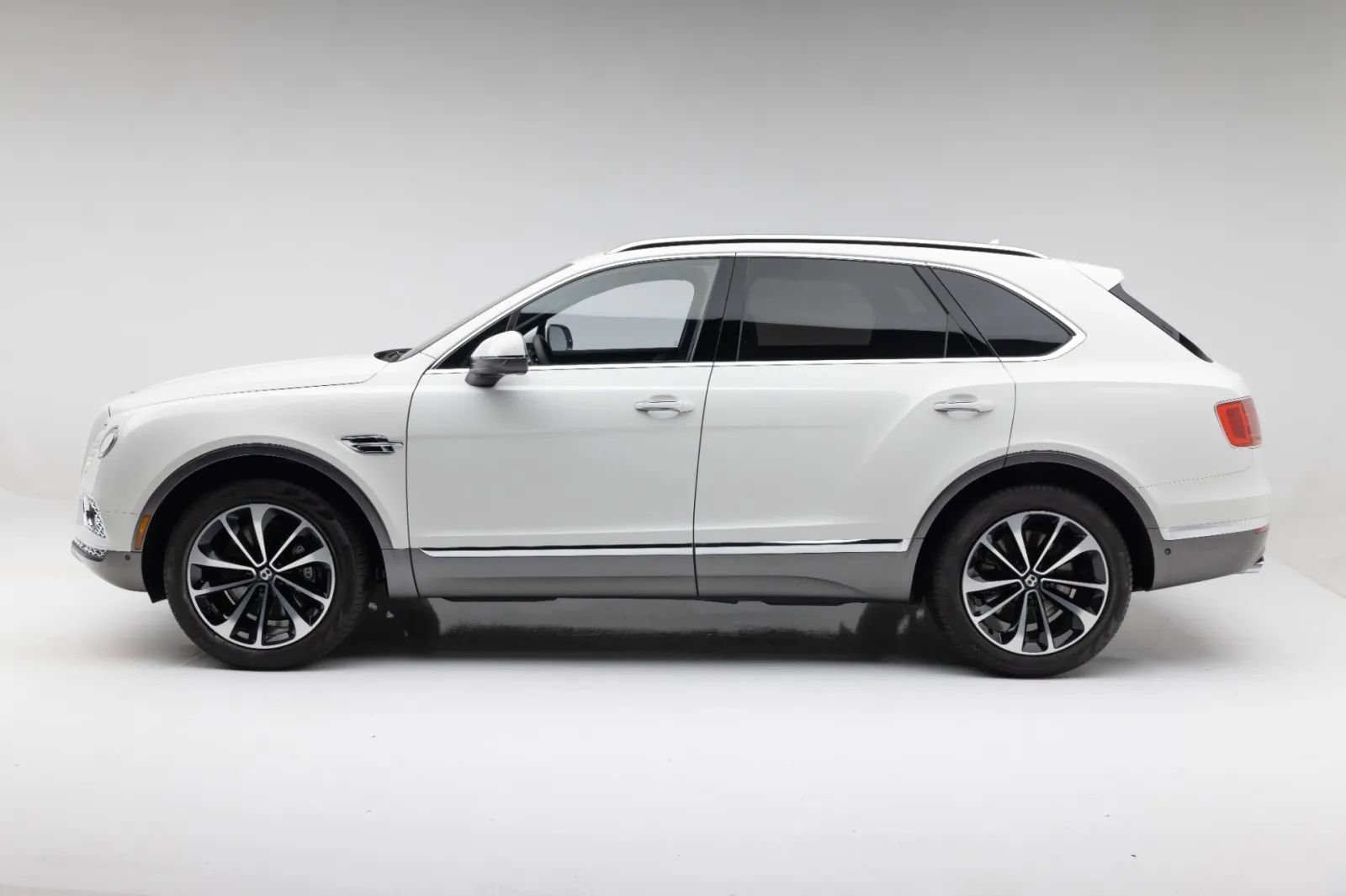 Used 2017 Bentley Bentayga AWD/4WD image 9