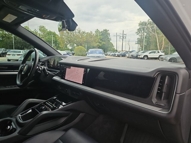 Used 2024 Porsche Cayenne AWD/4WD image 18