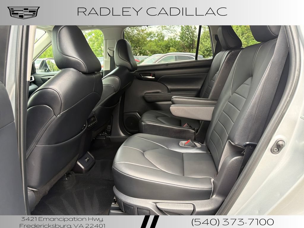 Used 2020 Toyota Highlander XLE AWD/4WD image 11