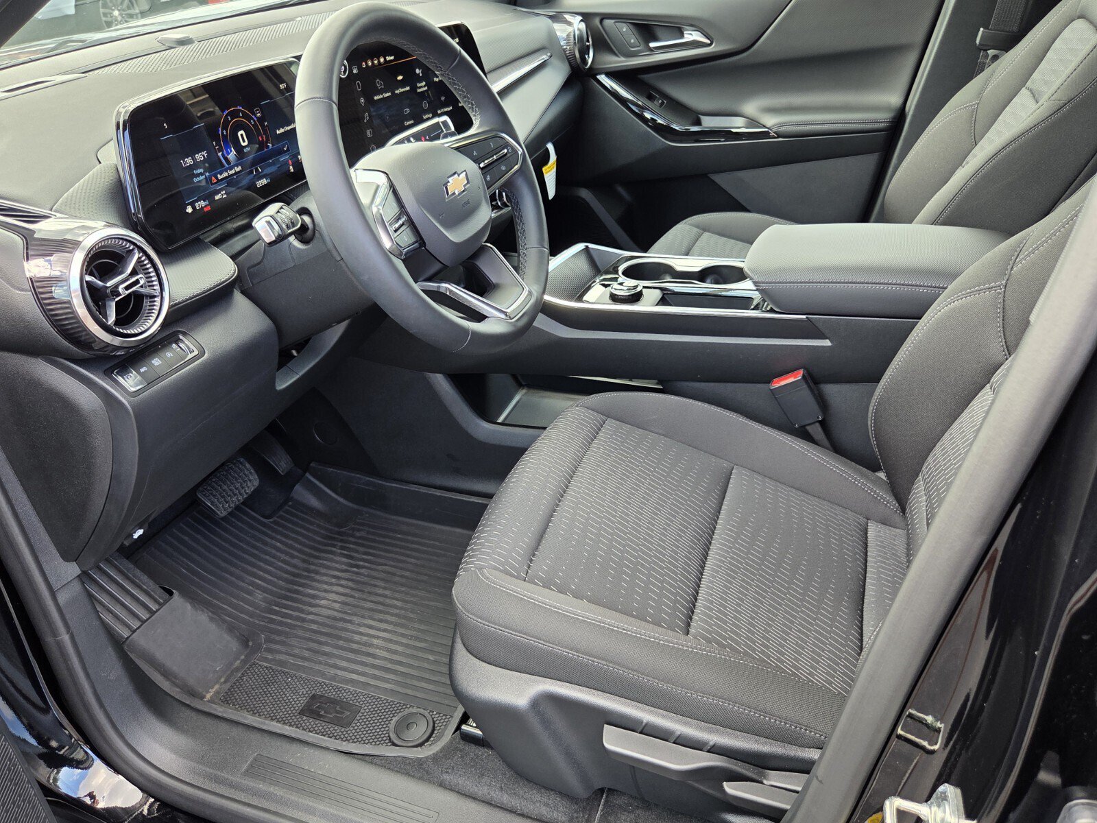New 2026 Chevrolet Equinox LT w/ LPO, Floor Liner Package AWD/4WD image 5