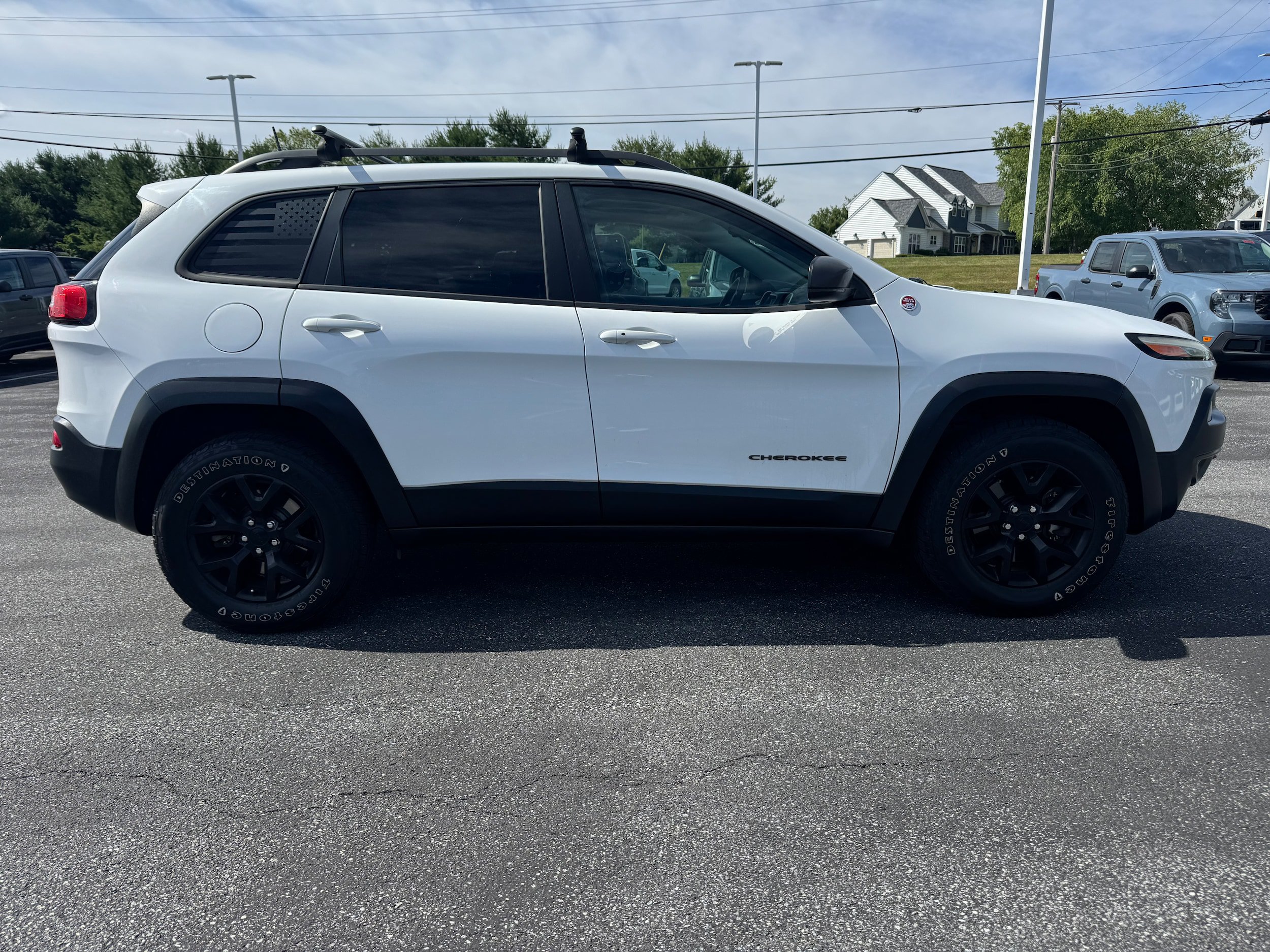 Used 2016 Jeep Cherokee Trailhawk w/ Comfort/Convenience Group AWD/4WD image 4