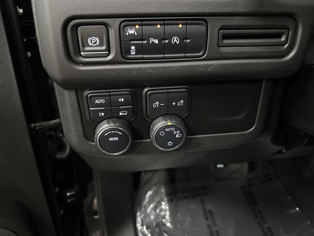 Used 2024 Chevrolet Suburban LT image 30