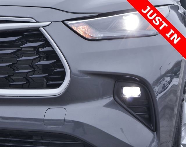 Used 2023 Toyota Highlander LE image 12