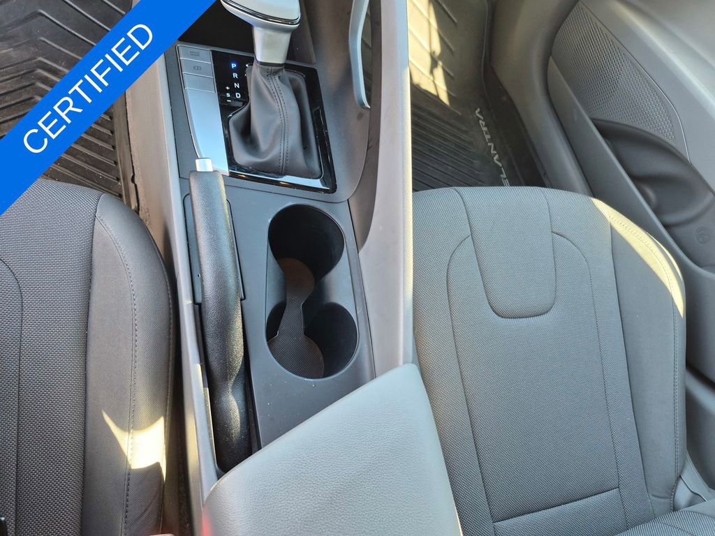 Used 2025 Hyundai Elantra SE image 19