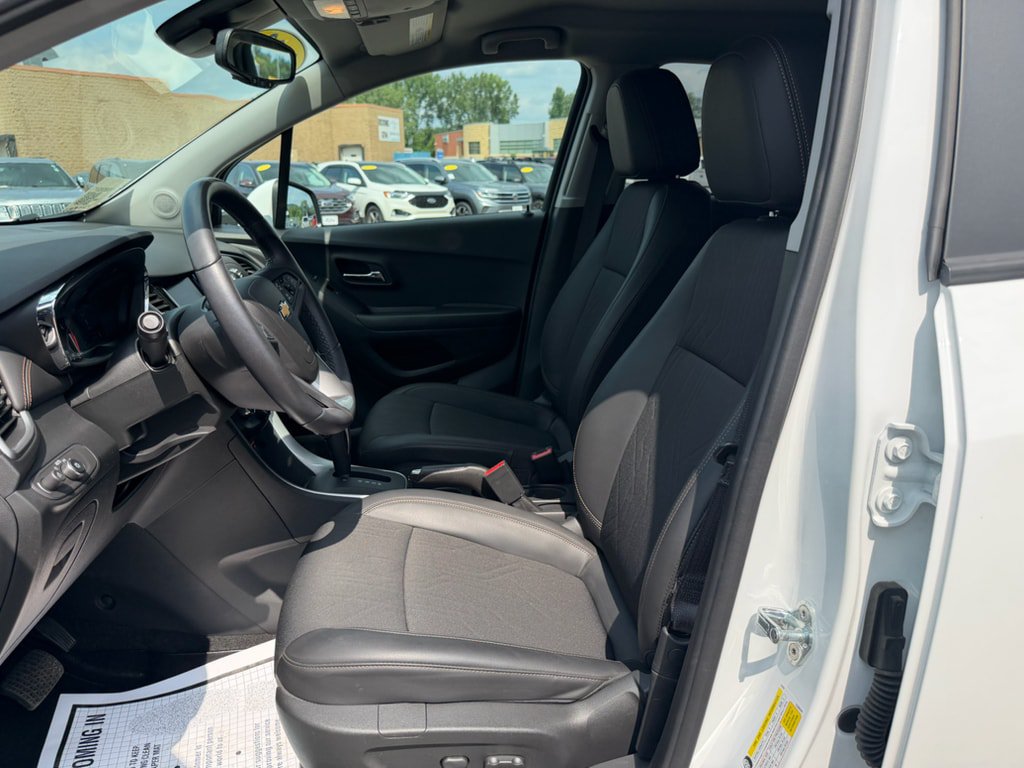 Used 2022 Chevrolet Trax LT w/ LT Convenience Package AWD/4WD image 7