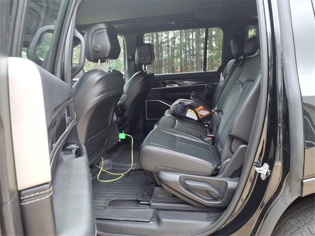 Used 2024 Jeep Wagoneer 2WD w/ Premium Group I image 18