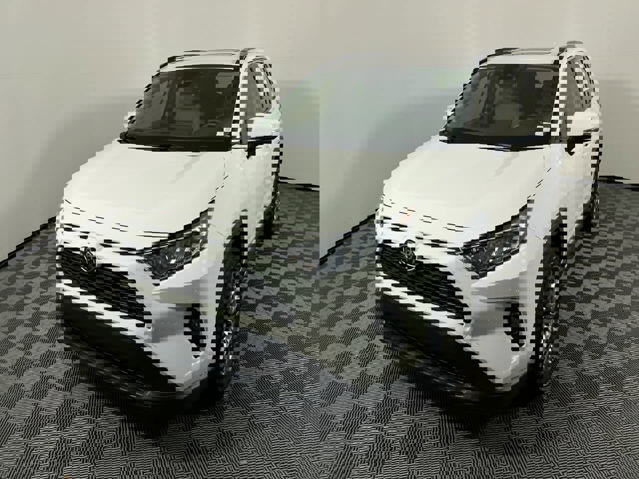 Used 2019 Toyota RAV4 XLE Premium image 7