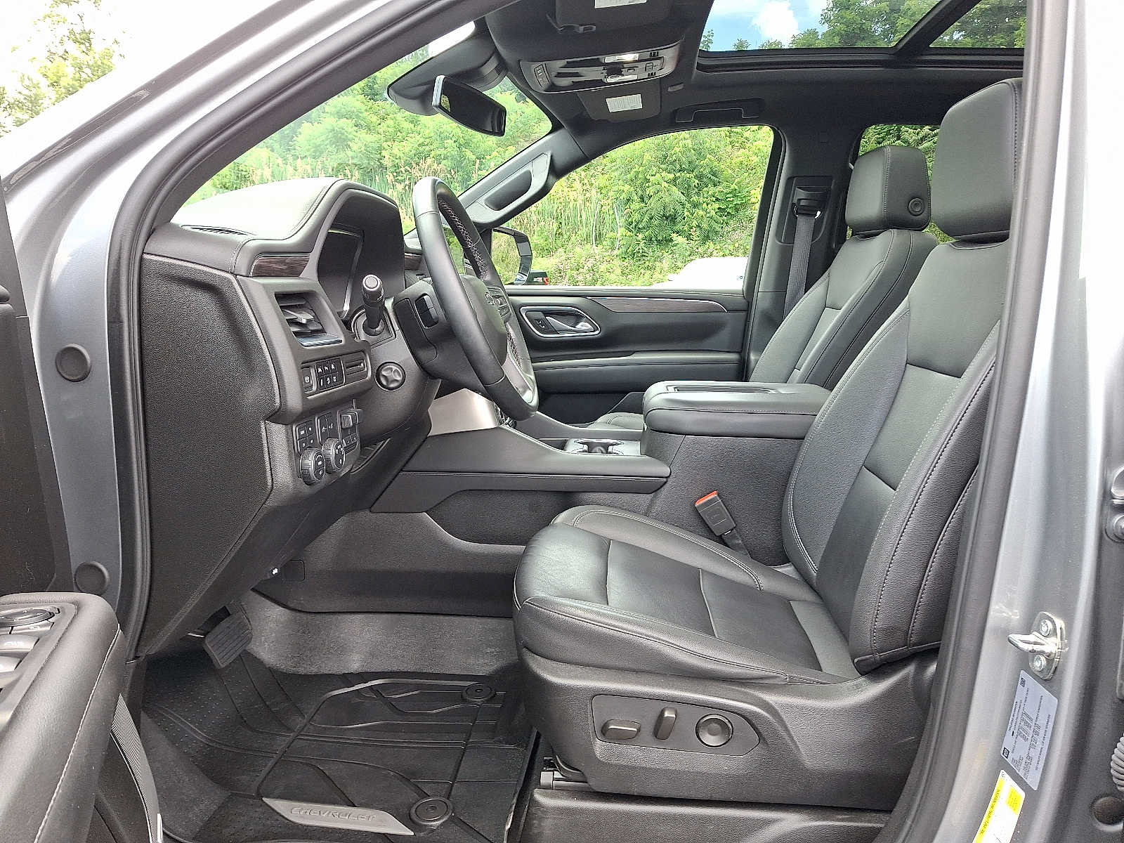 Used 2023 Chevrolet Tahoe Z71 w/ Z71 Off-Road Package AWD/4WD image 14
