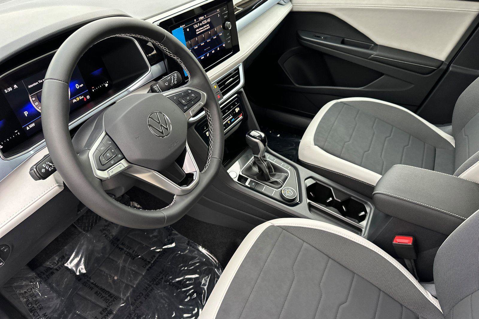 New 2026 Volkswagen Taos SE image 9