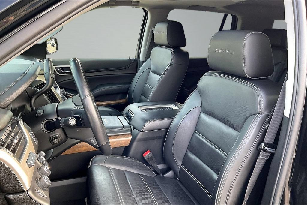 Used 2020 GMC Yukon Denali w/ Denali Premium Package AWD/4WD image 25