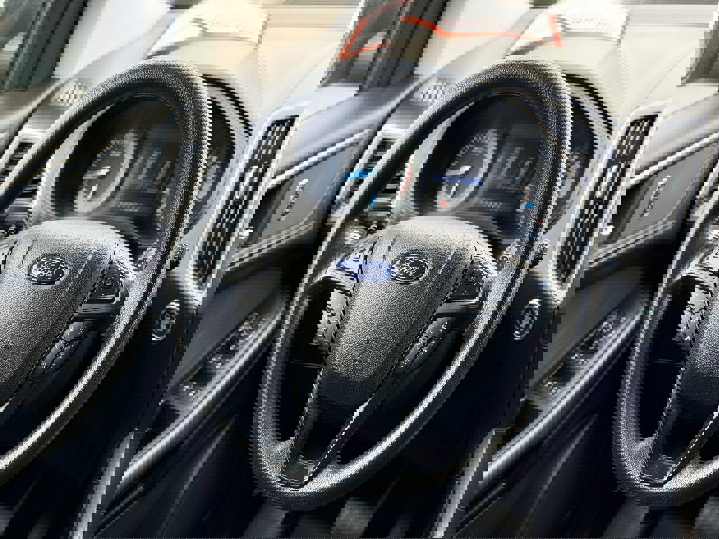 Used 2017 Ford Edge SE image 17