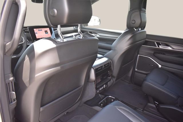 Used 2024 Jeep Wagoneer L Series II w/ Premium Group I image 13