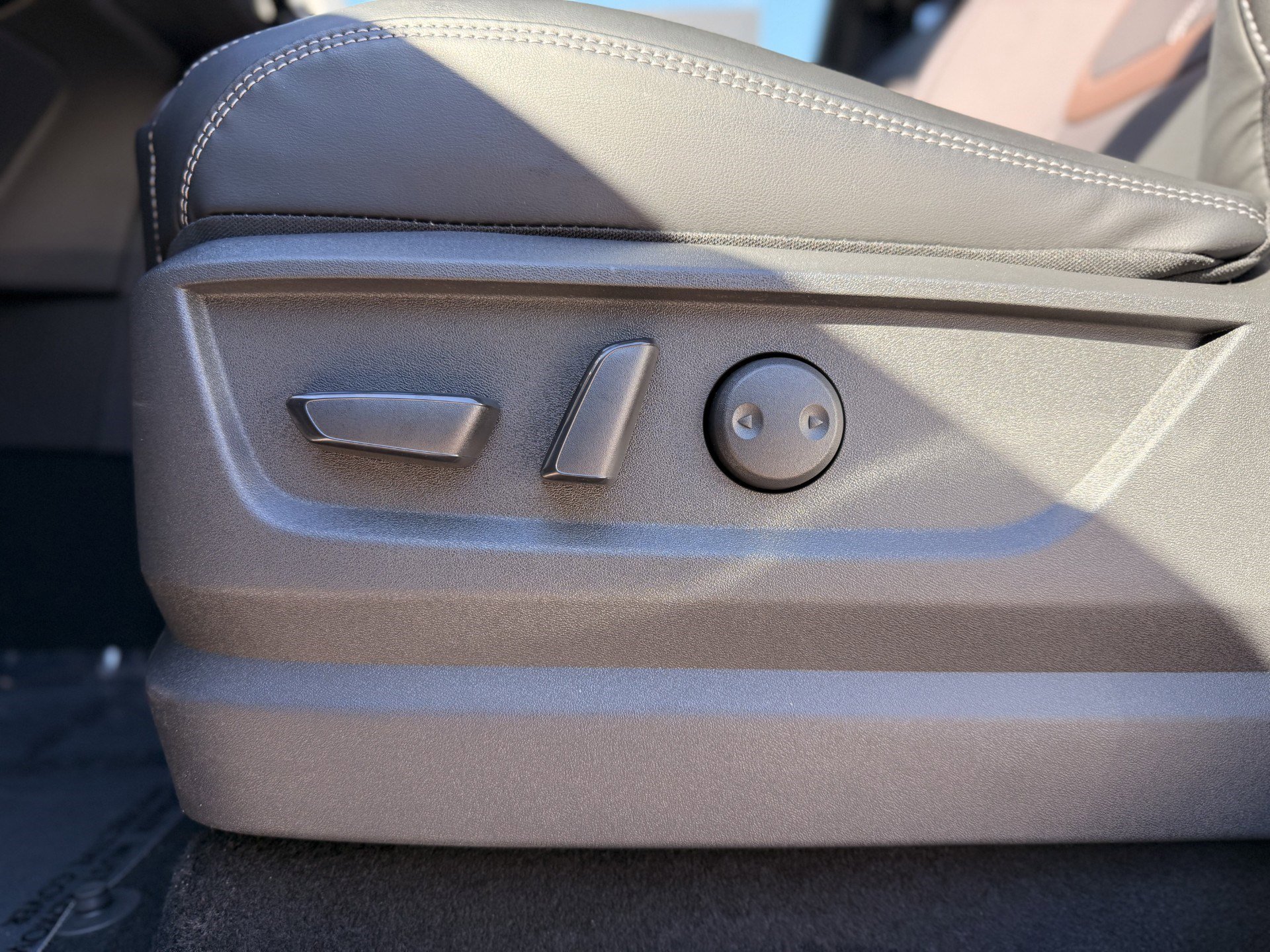 New 2026 Nissan Armada SL image 13