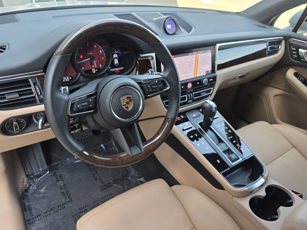 New 2025 Porsche Macan image 4