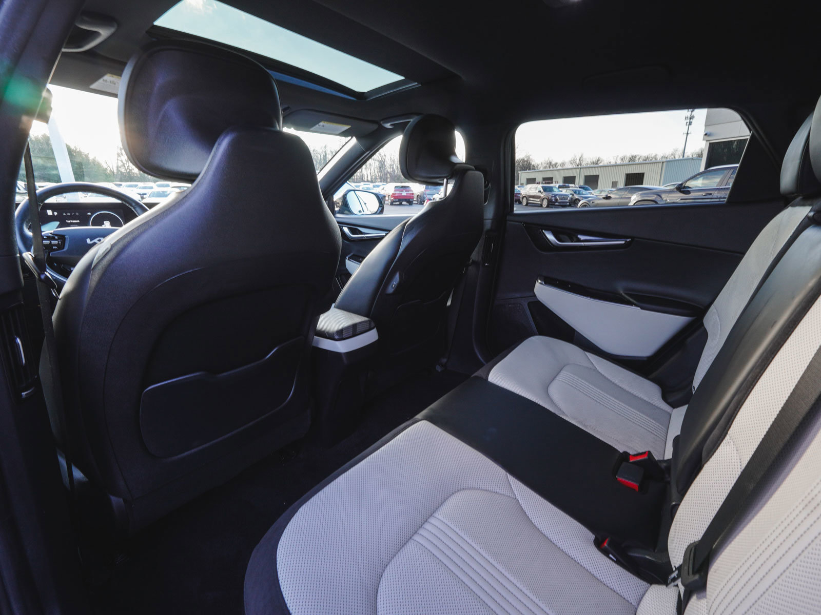 Used 2023 Kia EV6 GT-Line w/ GT-Line White Seat Package image 34