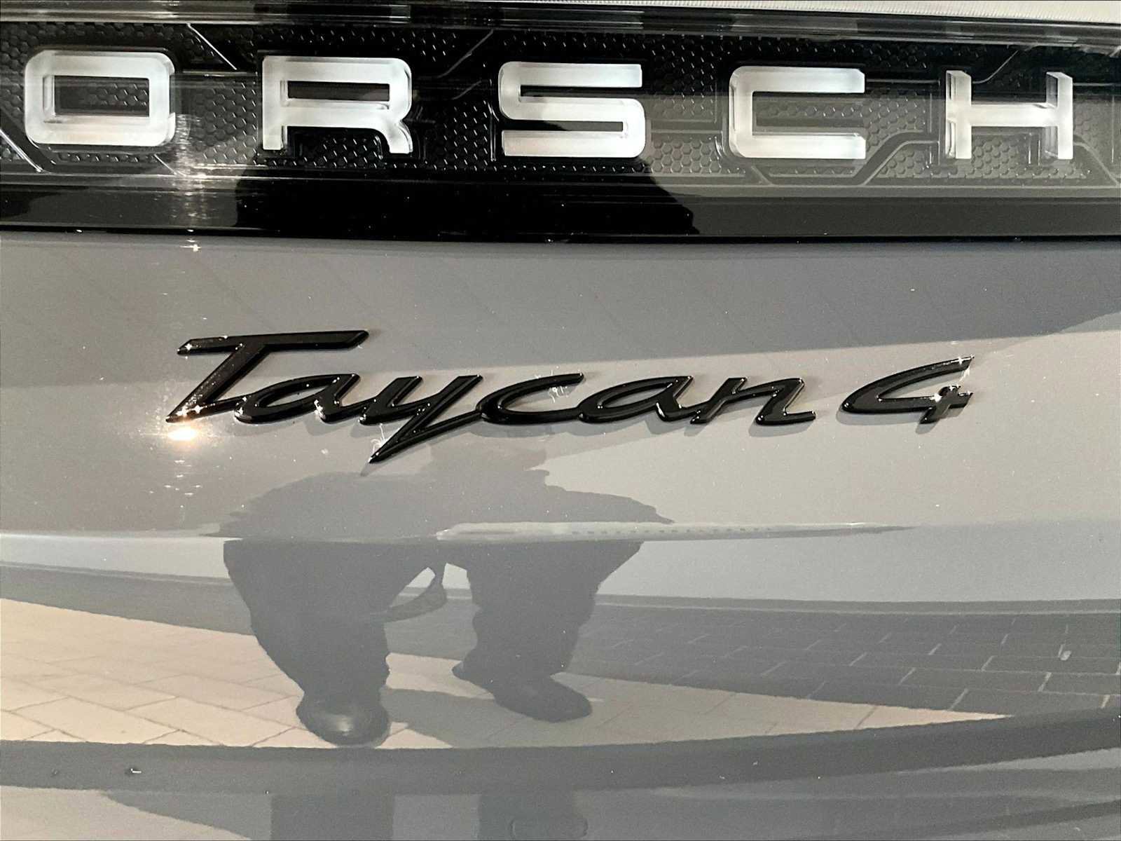 Used 2025 Porsche Taycan image 36