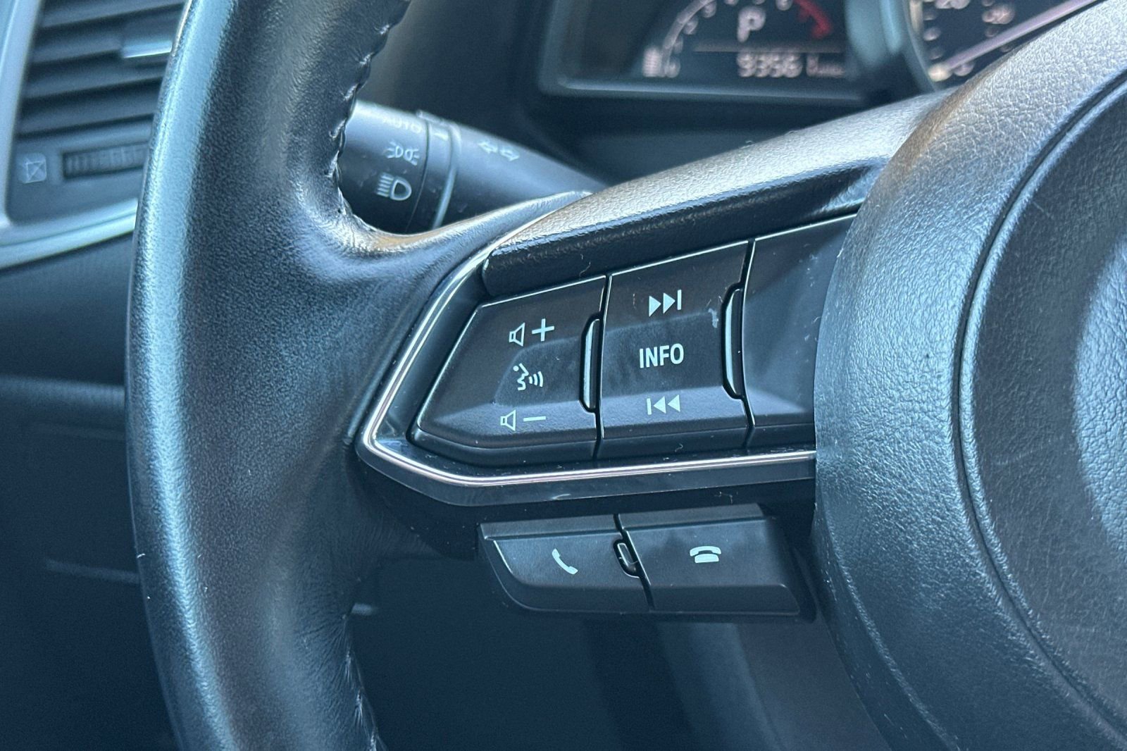 Used 2018 MAZDA MAZDA3 Touring image 26