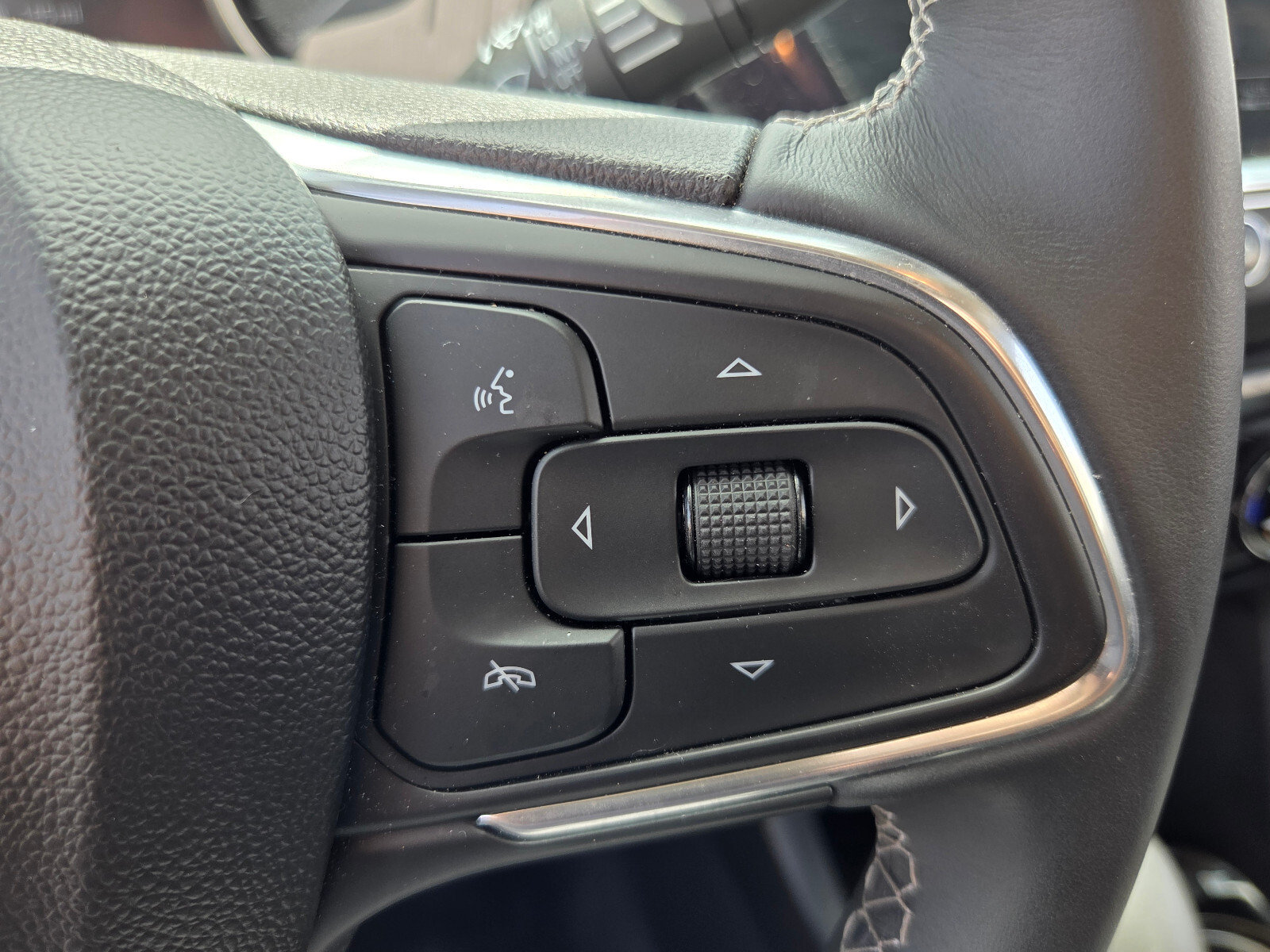 Used 2023 Buick Encore GX Select AWD/4WD image 21
