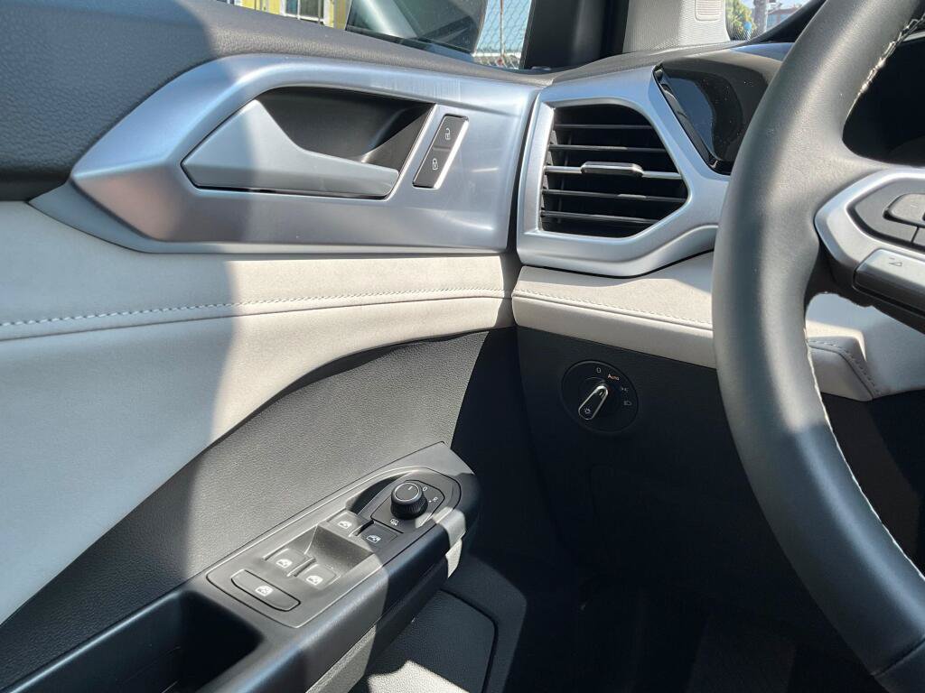 New 2026 Volkswagen Taos SE AWD/4WD image 24