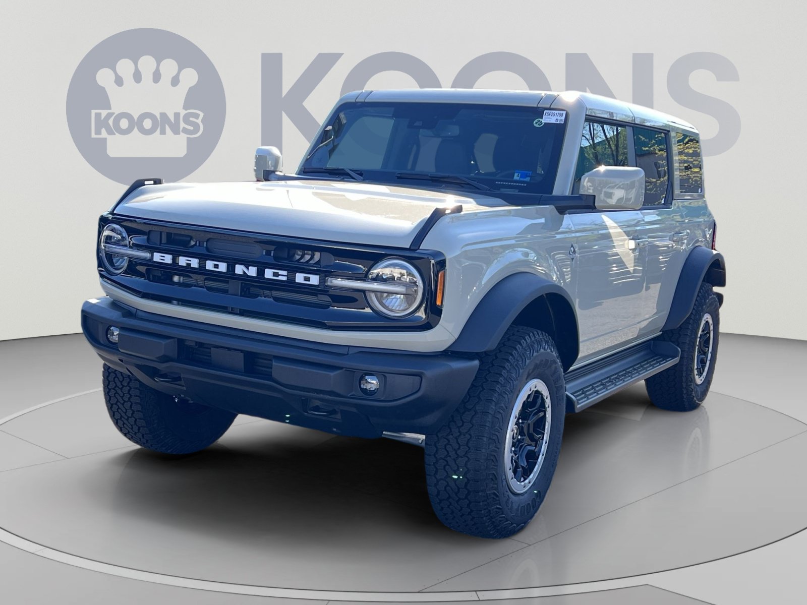 New 2025 Ford Bronco Outer Banks w/ Sasquatch Package AWD/4WD image 1