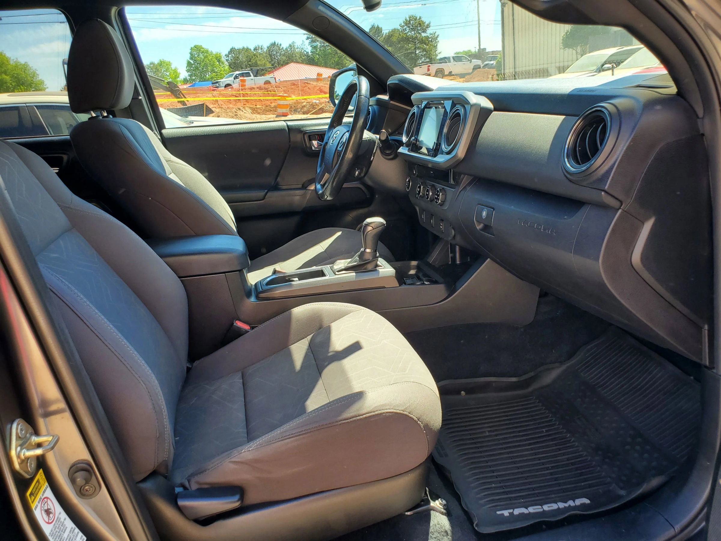Used 2017 Toyota Tacoma TRD Sport w/ Tow Package image 17