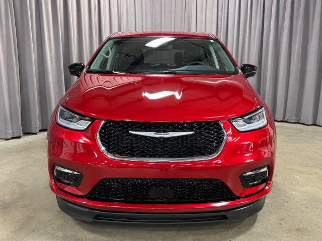 Used 2024 Chrysler Pacifica Touring-L FWD image 2
