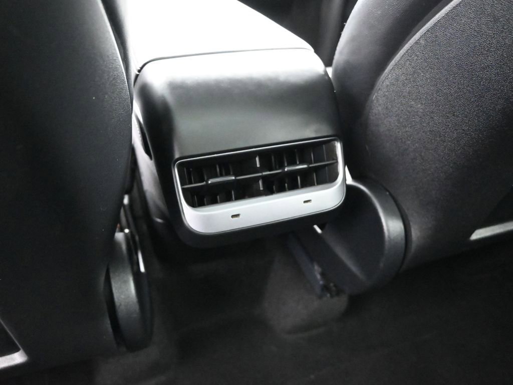 Used 2024 Tesla Model Y Long Range image 17